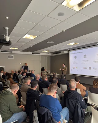 Instagram post from assosicurezza. This post is in position 4.